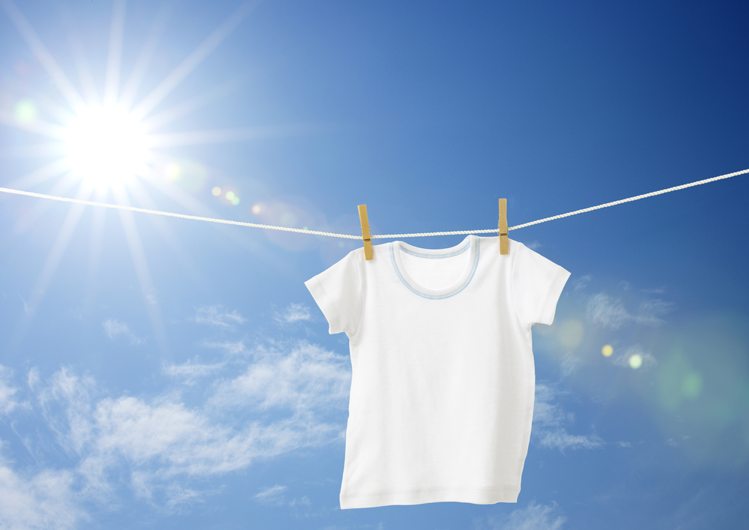 dry baby cloths in sun बच्चों के कपडे धुप में सुखाएं in hindi